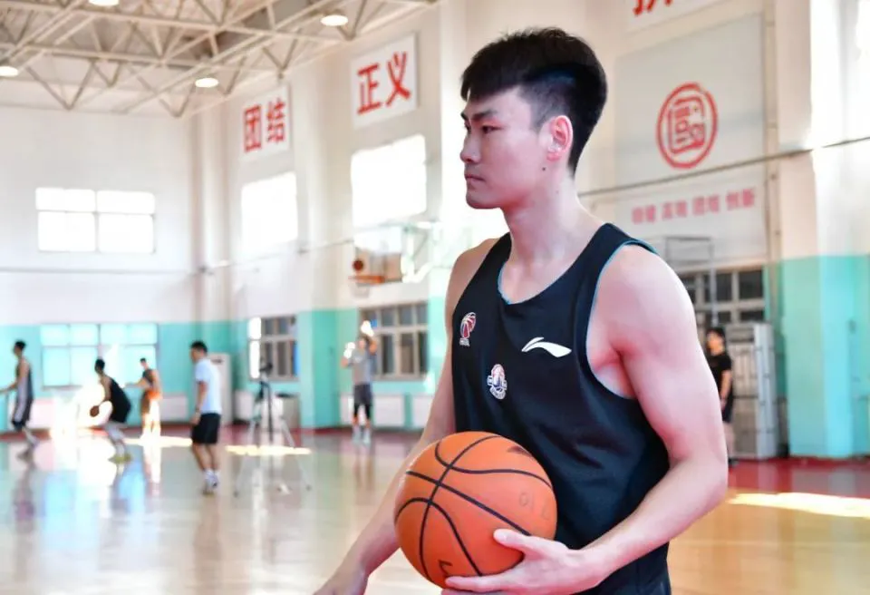 哪里能找到提高篮球自信的专业教练_1